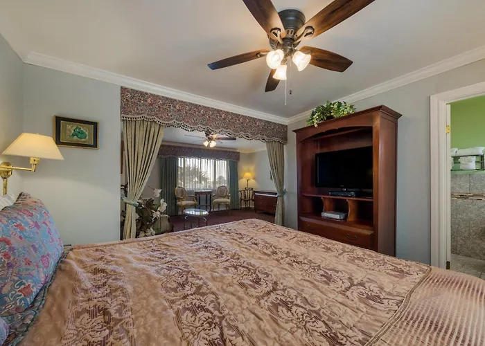 Carmel Inn & Suites