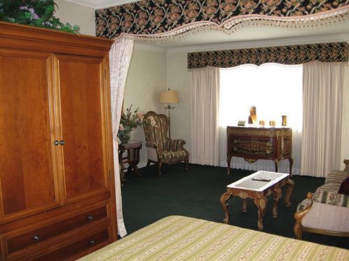 Motel &