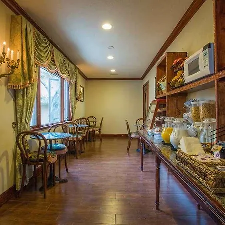 Carmel Inn & Suites 