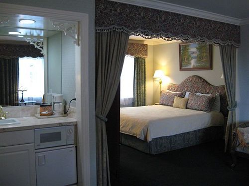 & 3* Carmel-by-the-Sea